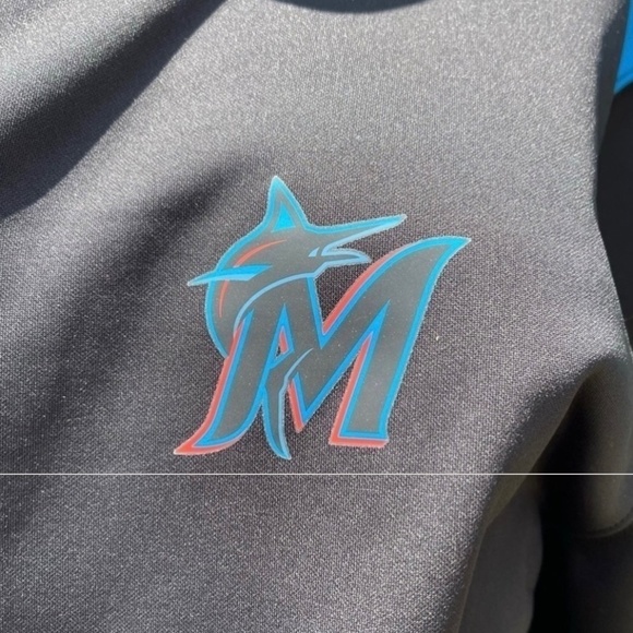 Miami Marlins Baseball Official Merch Lightweight 1/4 Zip Shirt - Picture 2 of 8